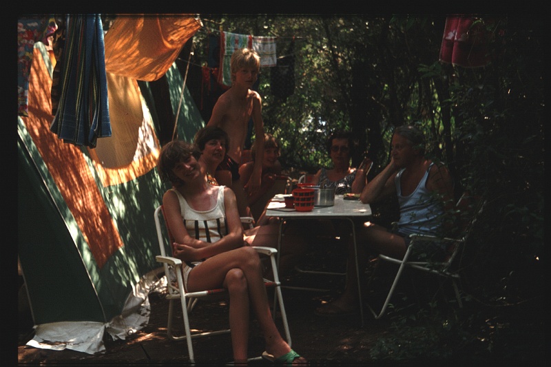 06.CasaDiCaccia jul 1977 Rino,Ilse,Mama,Brigitte,Marion,Peter.JPG